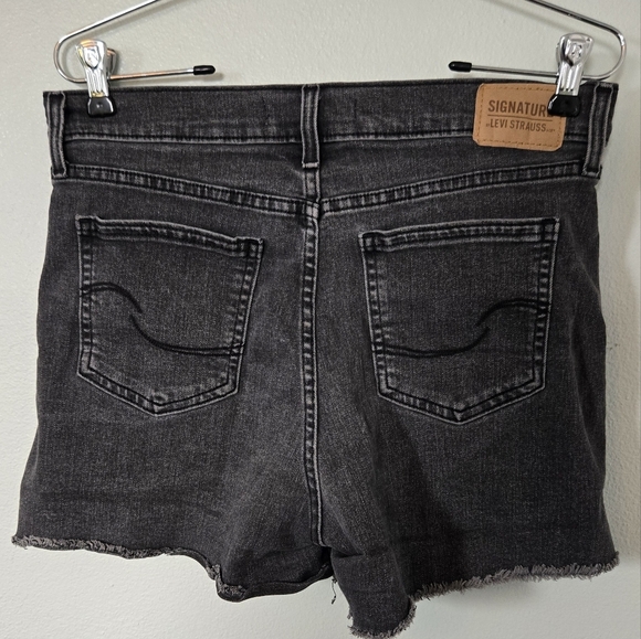 Signature Levi Strauss Black Jean Shorts - Picture 2 of 4